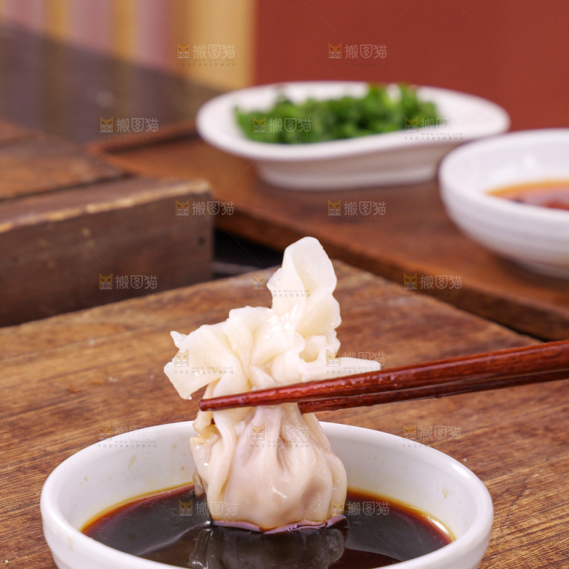 木底上的小金鱼馄饨