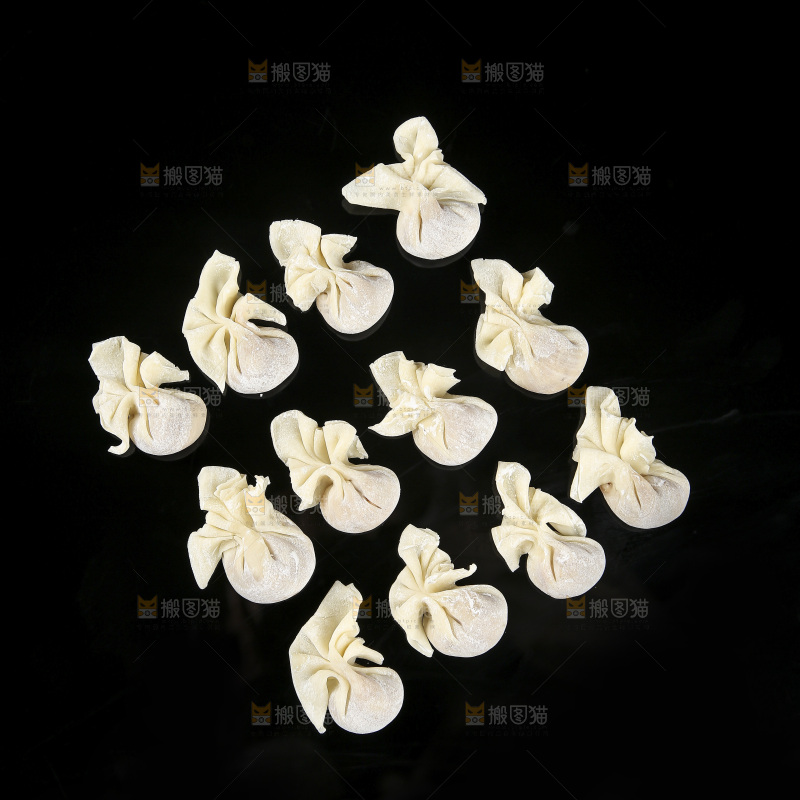 深底上的小金鱼馄饨