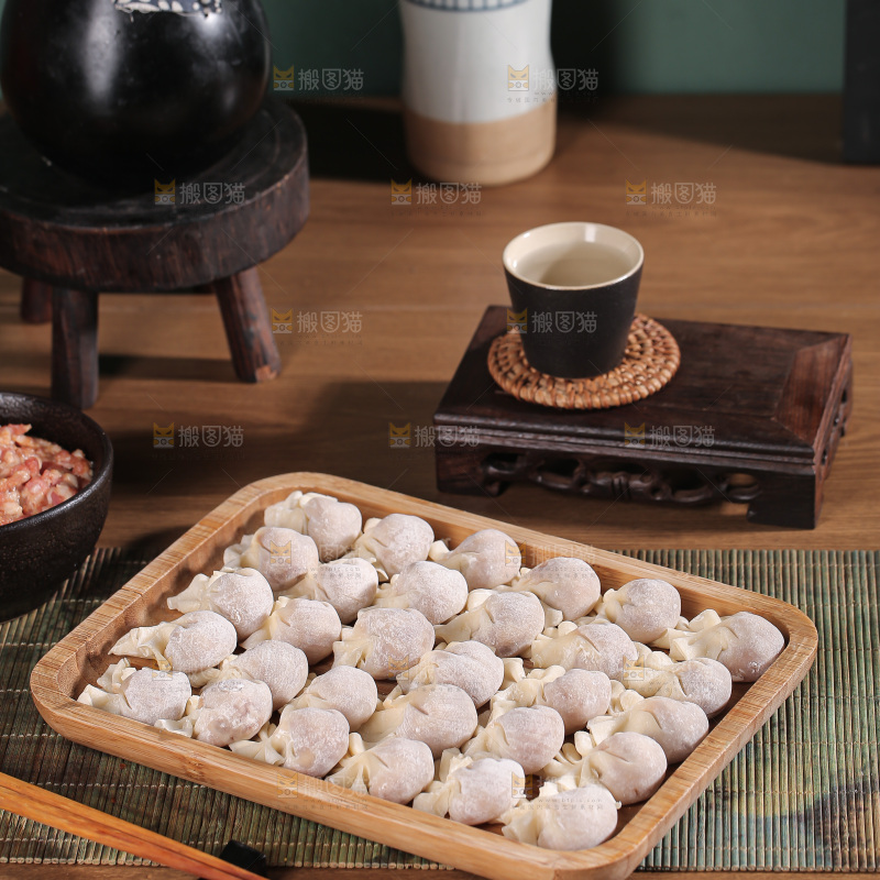 木底上的小金鱼馄饨