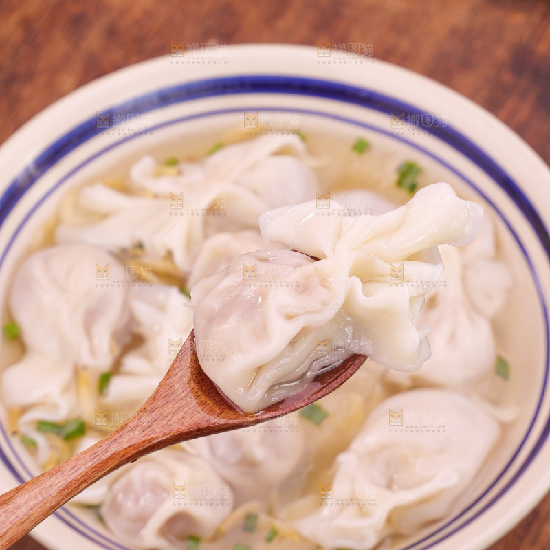 木底上的小金鱼馄饨