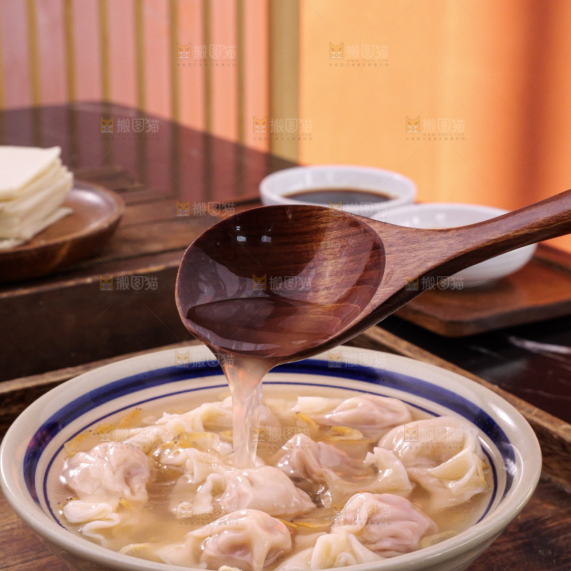 木底上的小金鱼馄饨