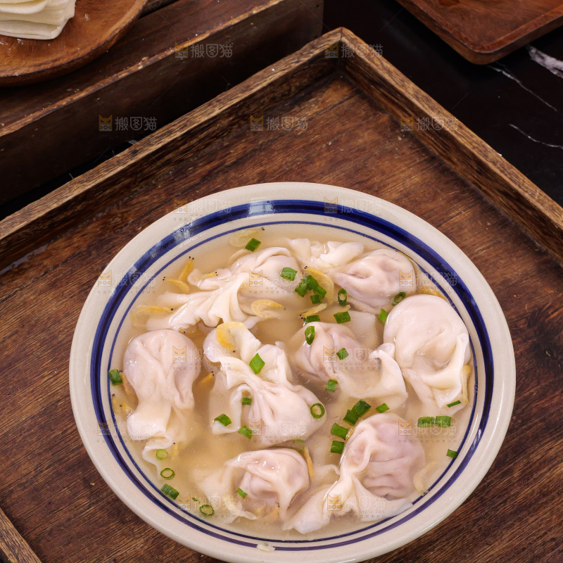 木底上的小金鱼馄饨