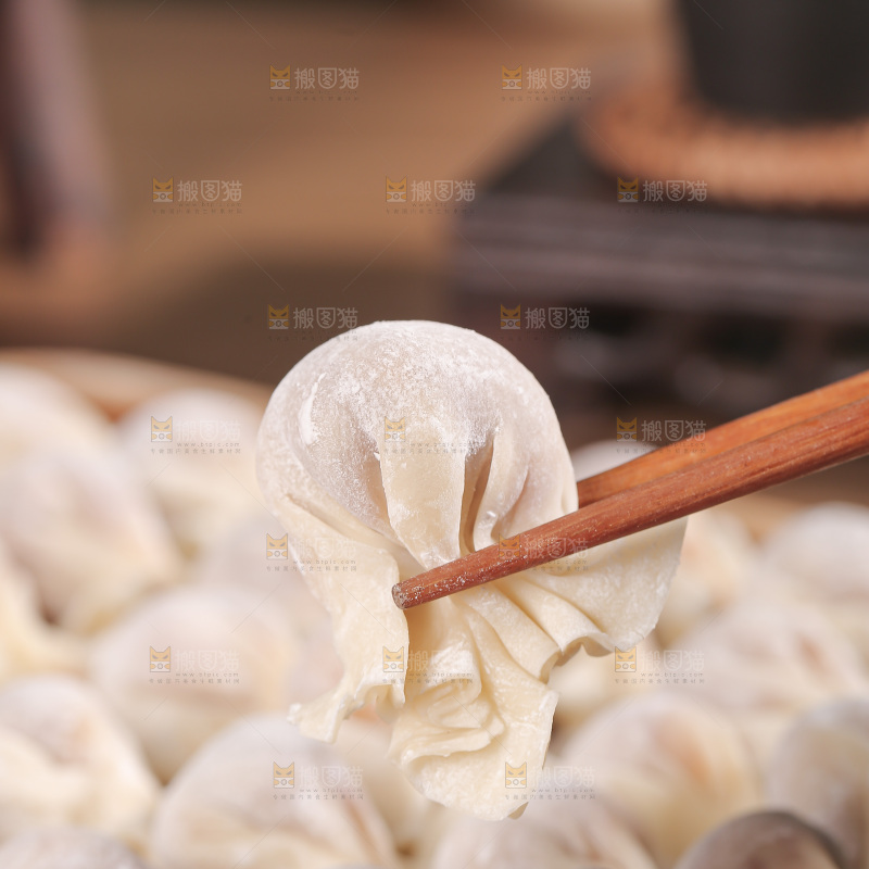 木底上的小金鱼馄饨