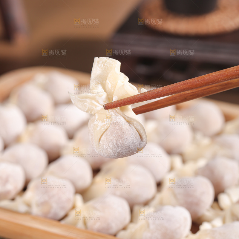 木底上的小金鱼馄饨