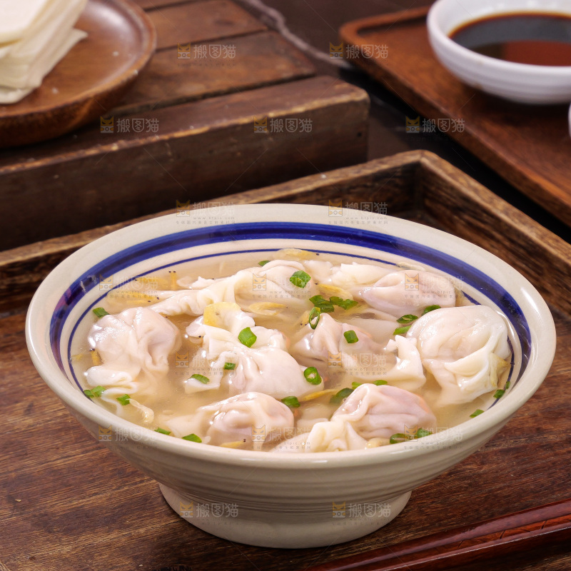 木底上的小金鱼馄饨