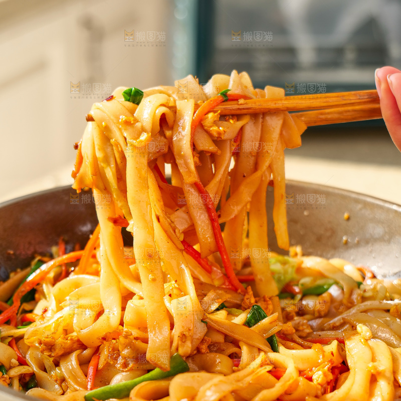 美食制作炒河粉