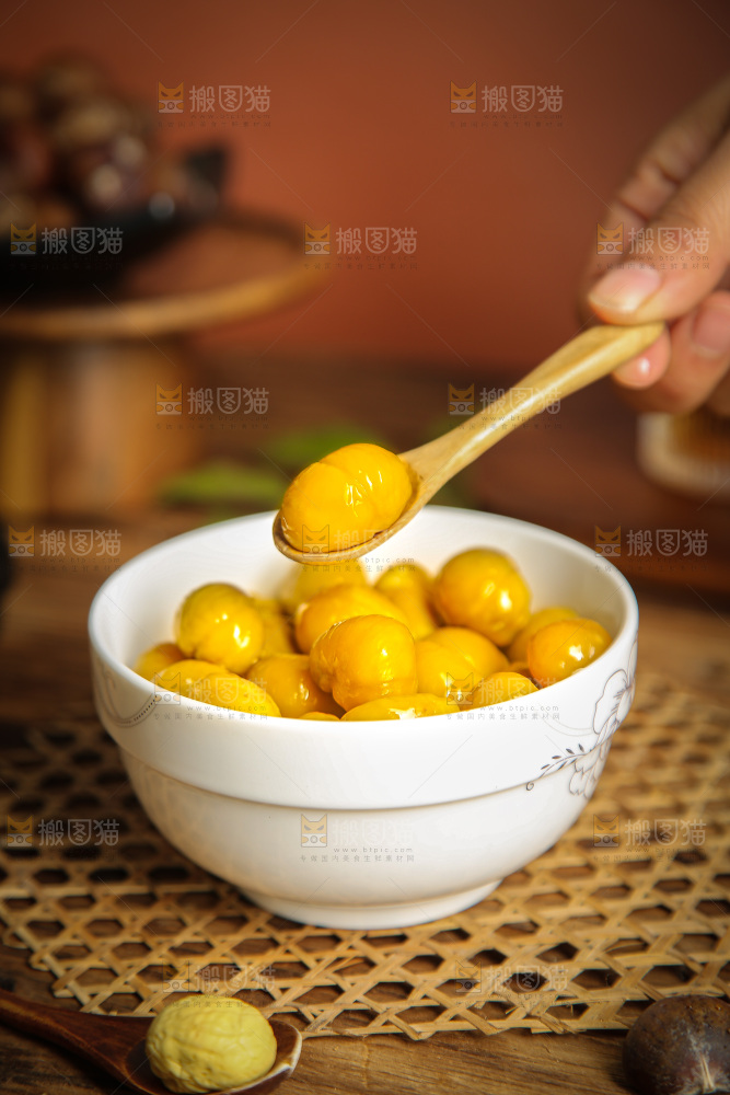 深底上的板栗仁