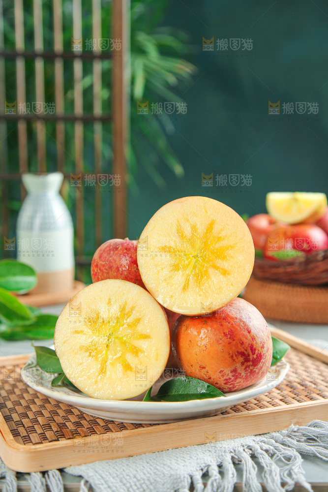 深底上的糖心苹果