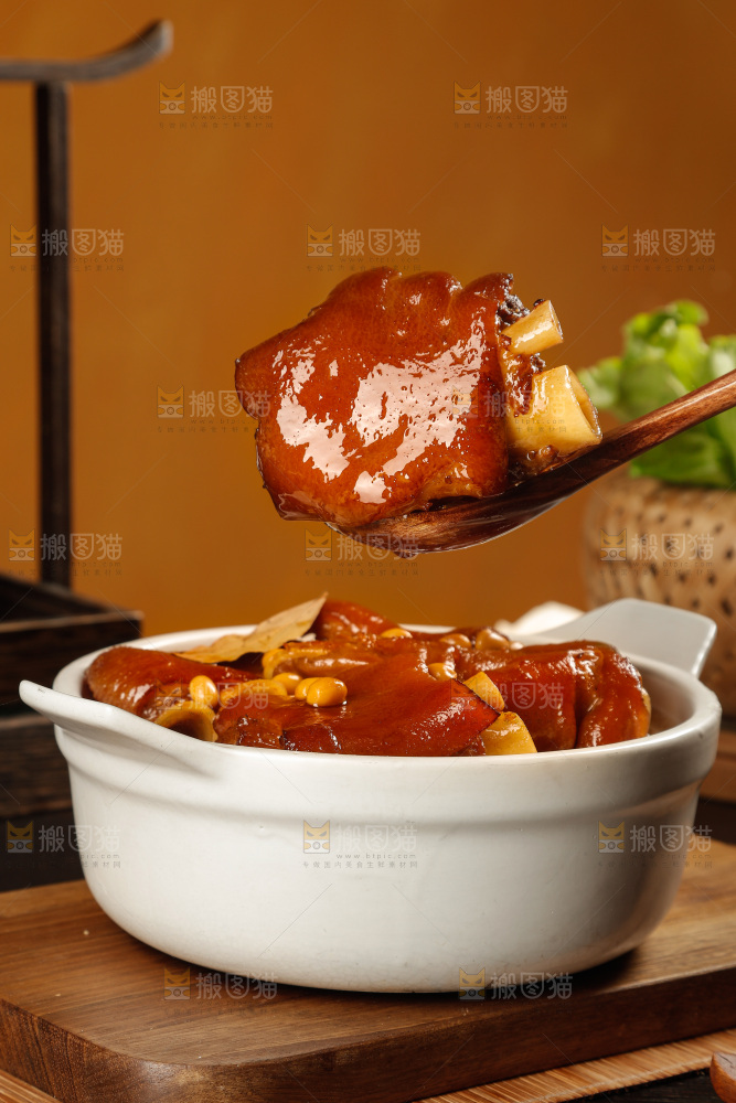深底上的黄豆炖猪蹄