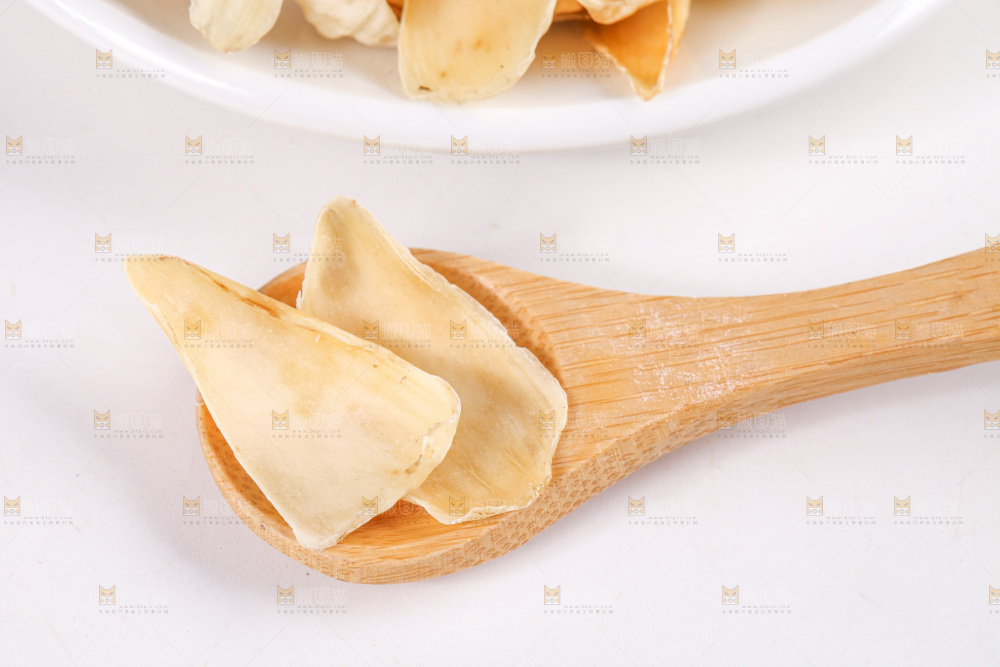 白底上的百合干