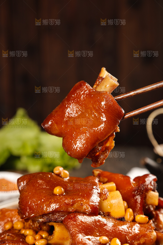 深底上的黄豆炖猪蹄