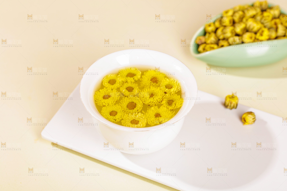浅底上的胎菊