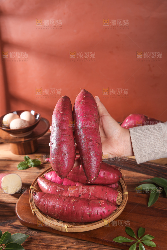 深底上的红瑶蜜薯