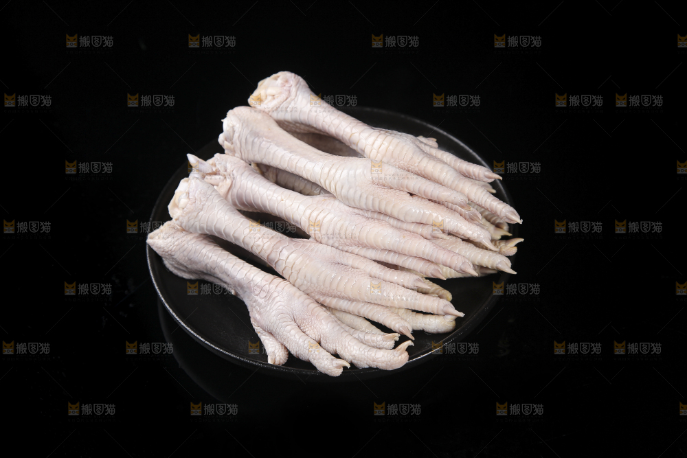 黑底上的鸡爪