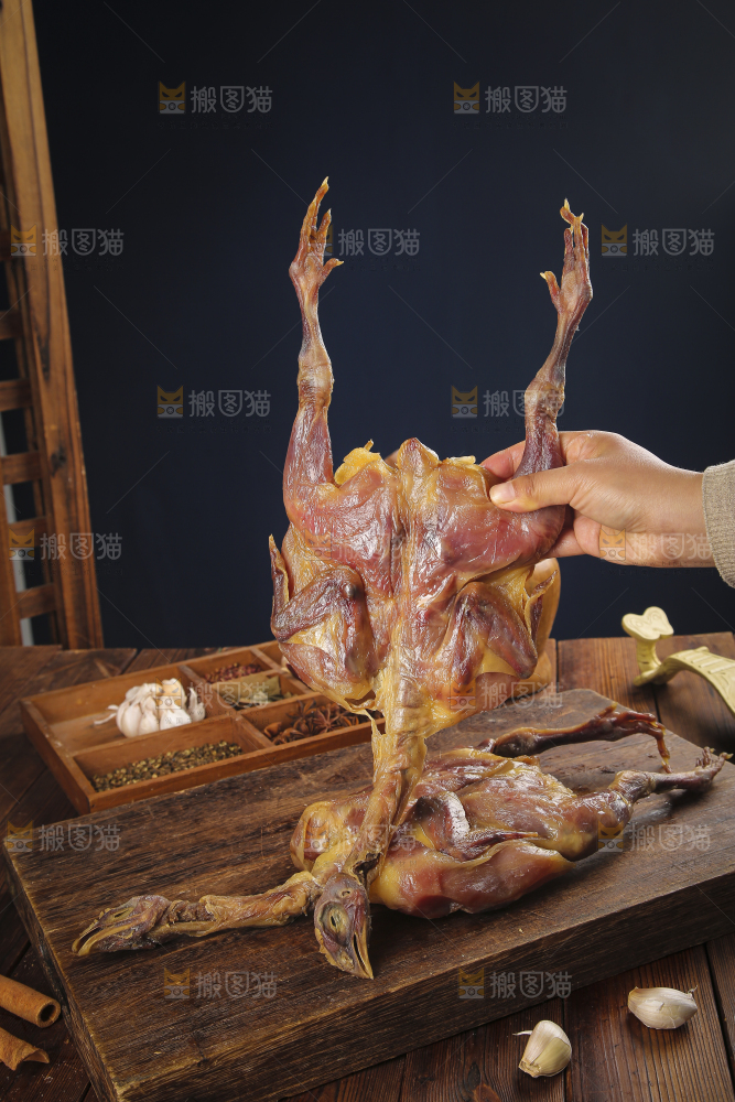 深底上的腊鸡