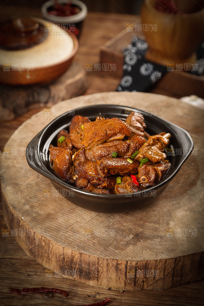 深底上的炖鹅肉