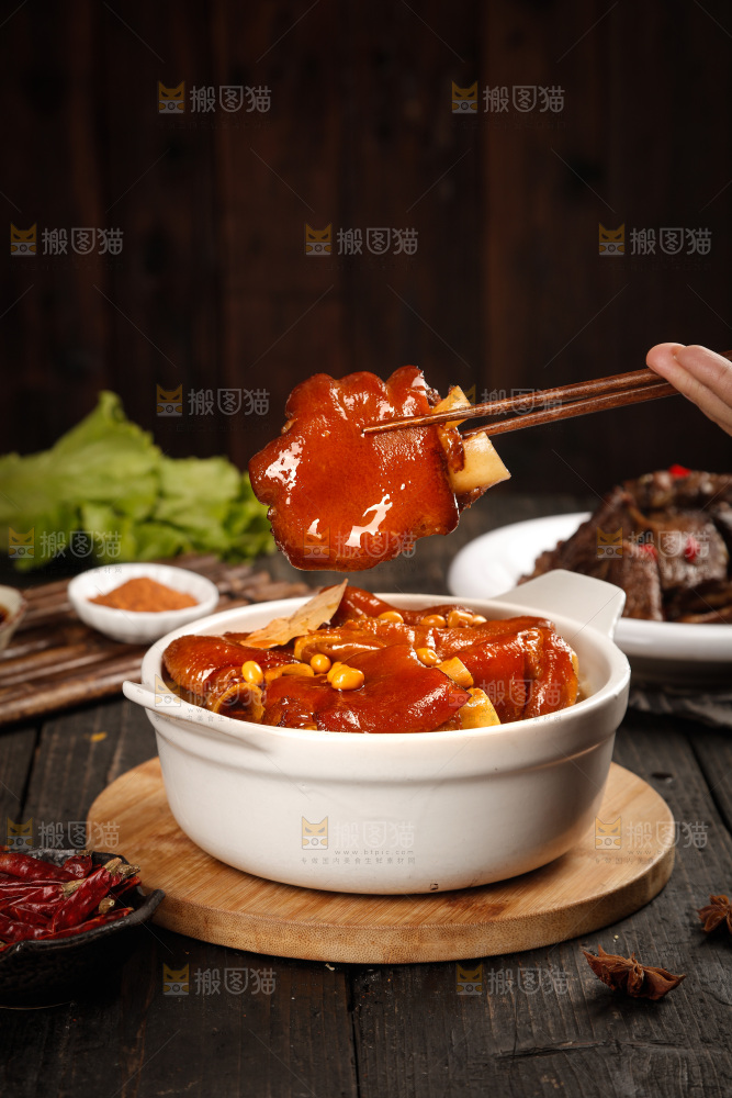 深底上的黄豆炖猪蹄