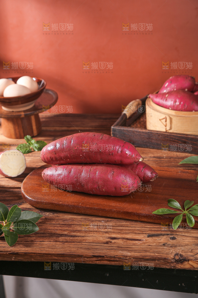 深底上的红瑶蜜薯