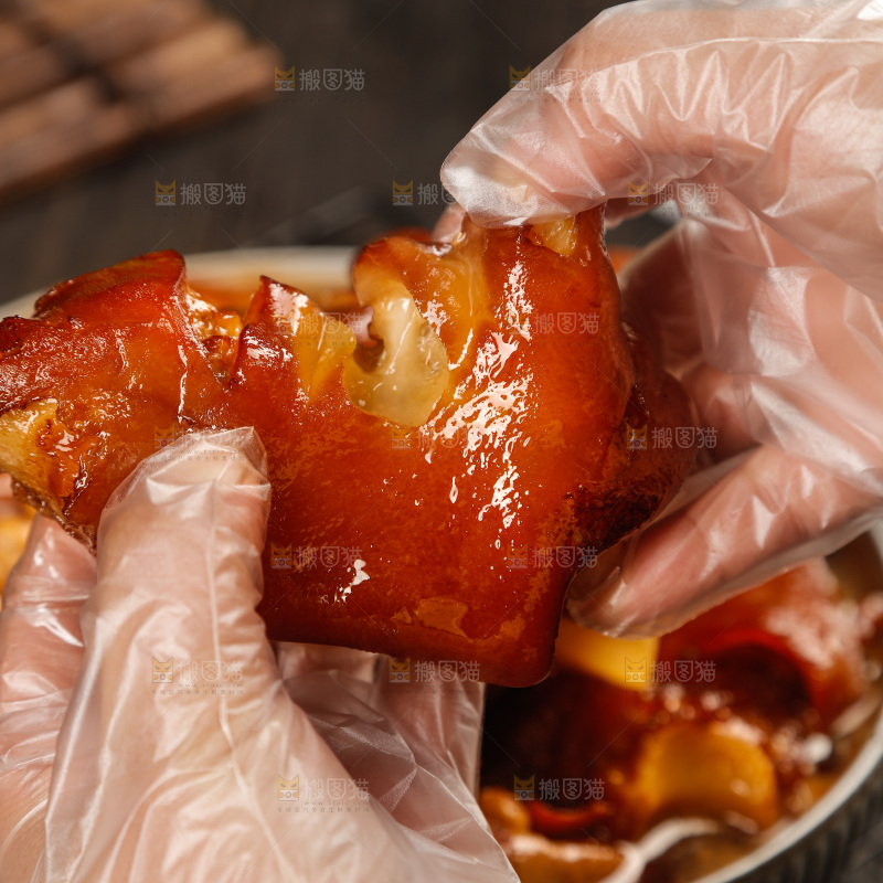 深底上的黄豆炖猪蹄