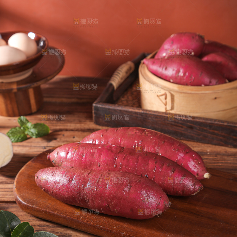 深底上的红瑶蜜薯