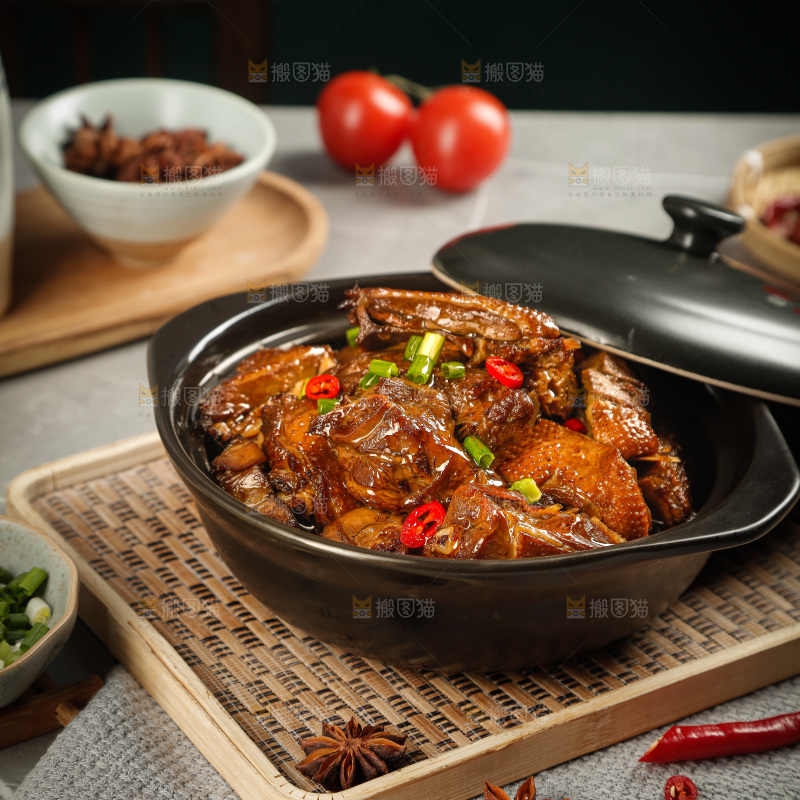 深底上的炖鹅肉