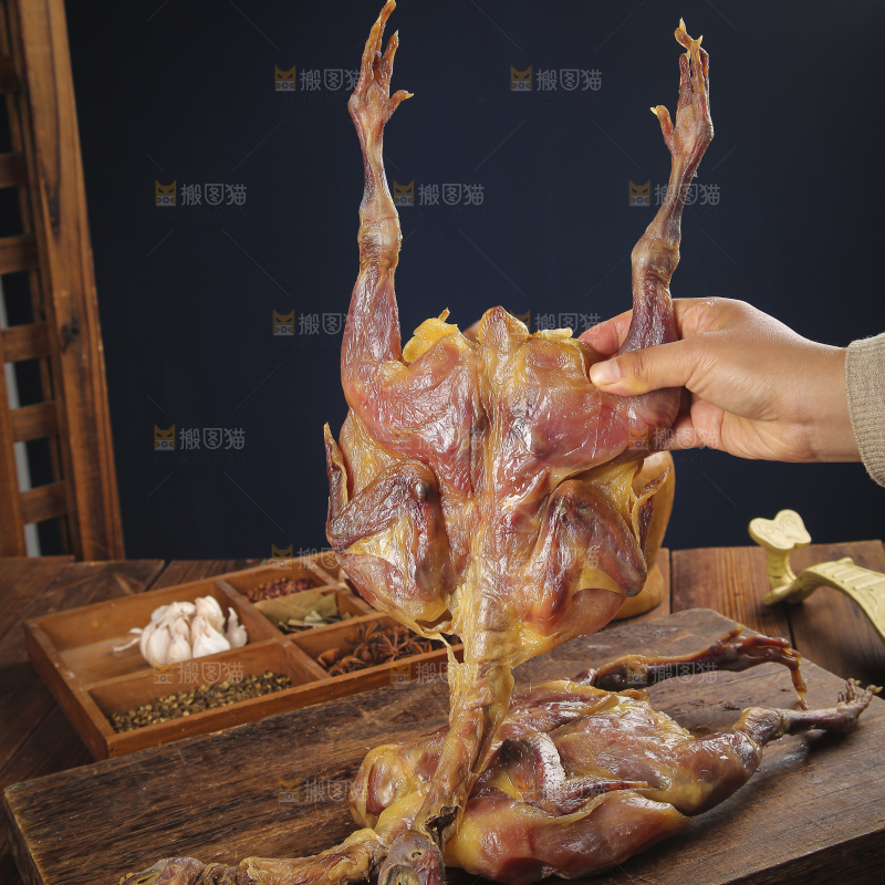 深底上的腊鸡