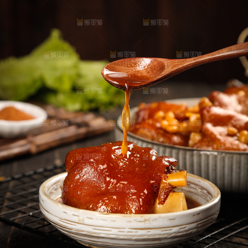 深底上的黄豆炖猪蹄