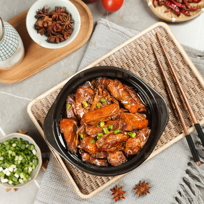 深底上的炖鹅肉