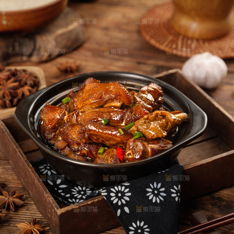 深底上的炖鹅肉