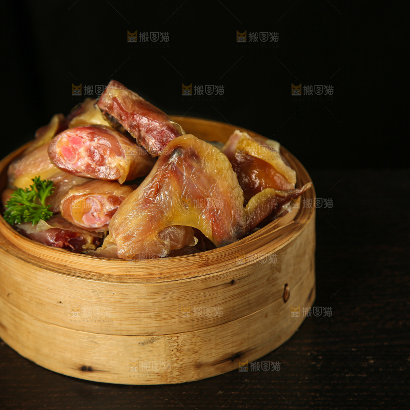 深底上的腊鸡