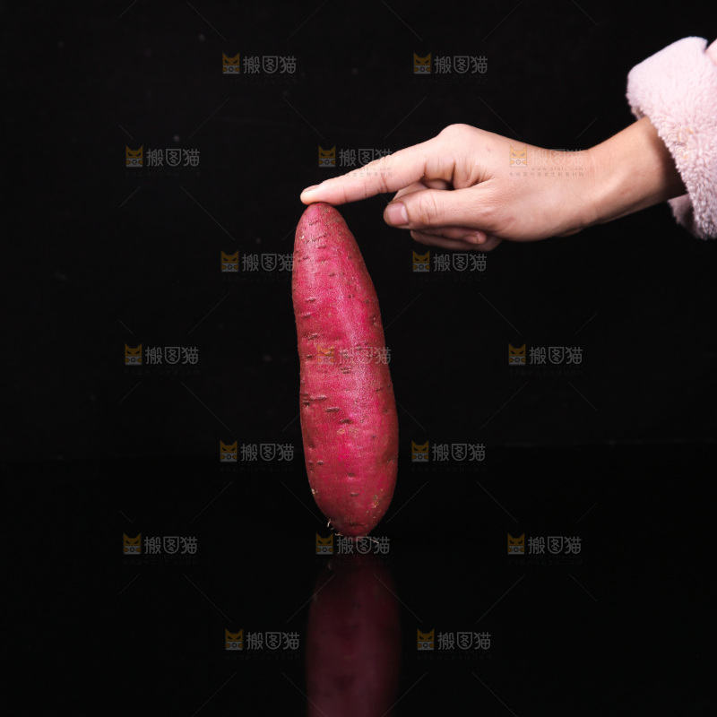 深底上的红瑶蜜薯