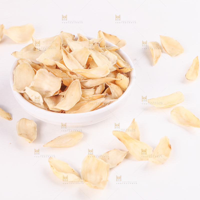 白底上的百合干