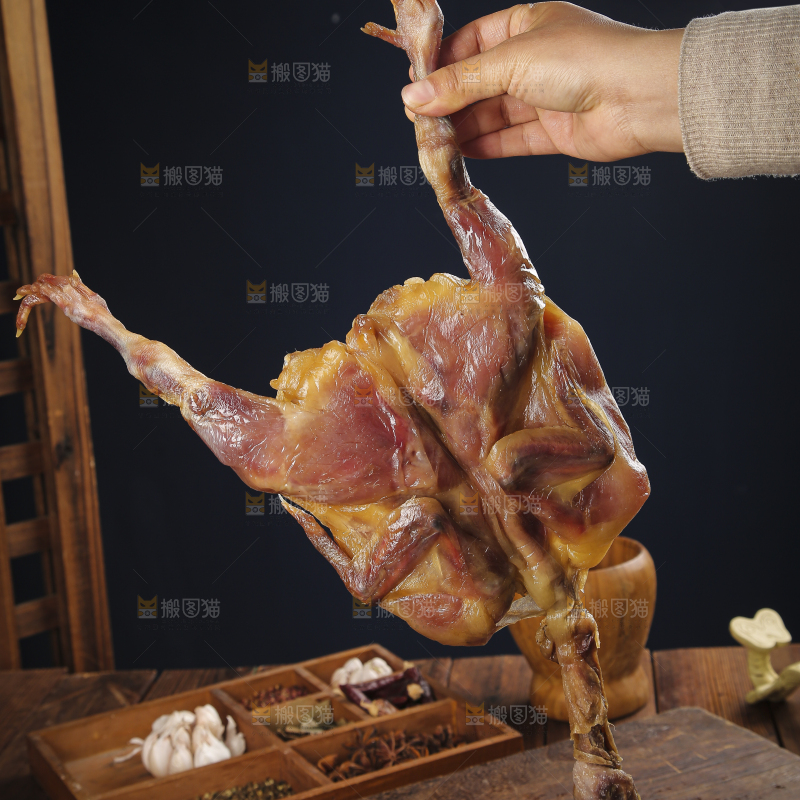 深底上的腊鸡
