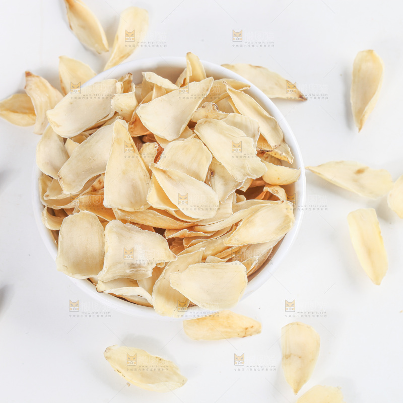 白底上的百合干