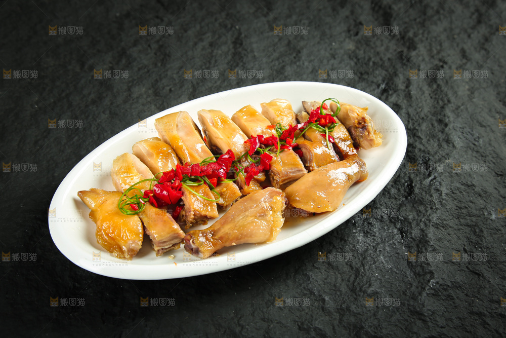 深底上的风干鸡菜品