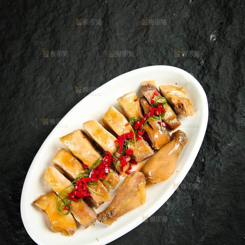深底上的风干鸡菜品