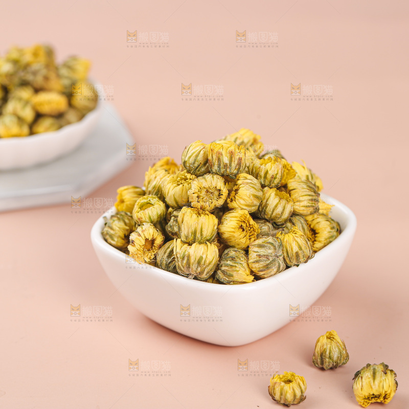 浅底上的胎菊