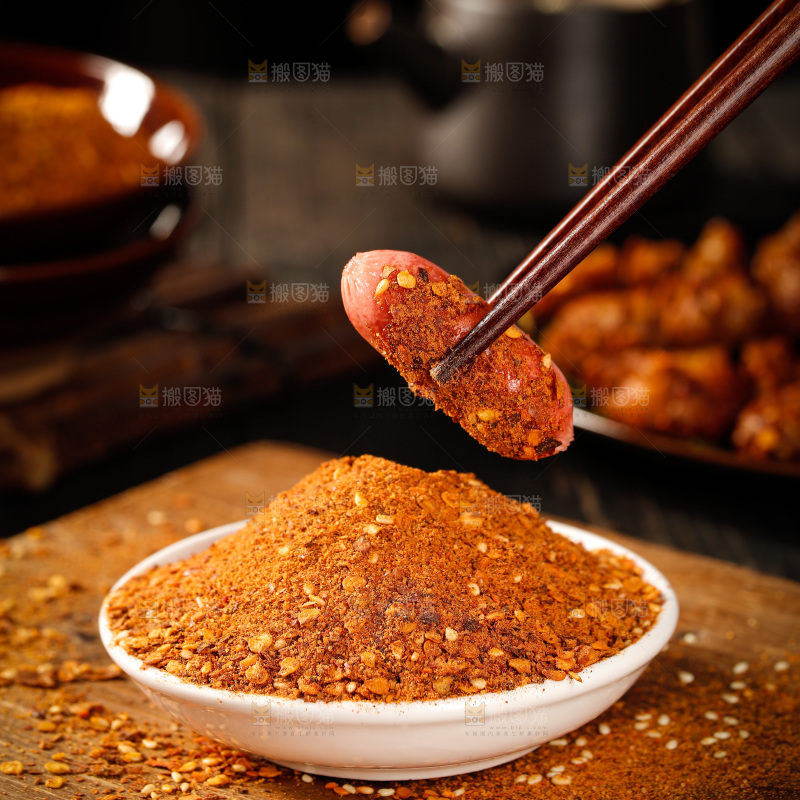 深底上的蘸料