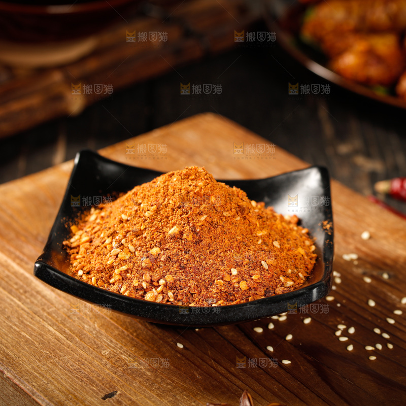 深底上的蘸料