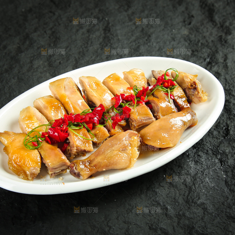 深底上的风干鸡菜品