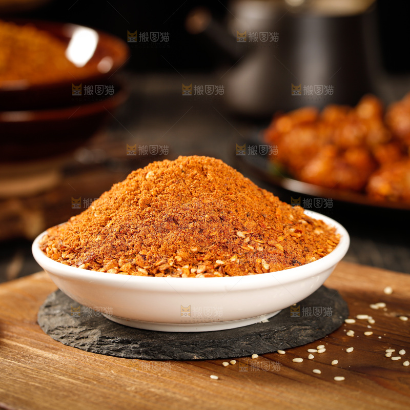 深底上的蘸料