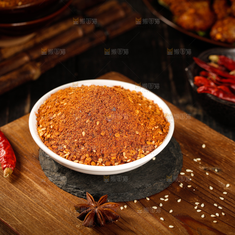 深底上的蘸料