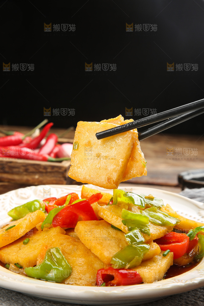 木底上的香煎豆腐