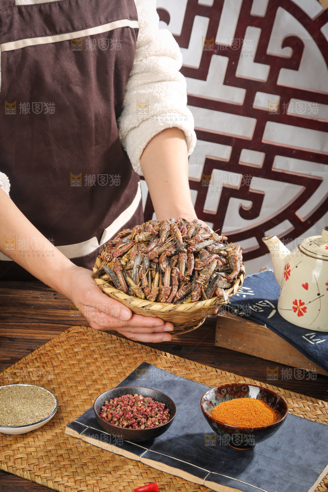 深底上的蚂蚱