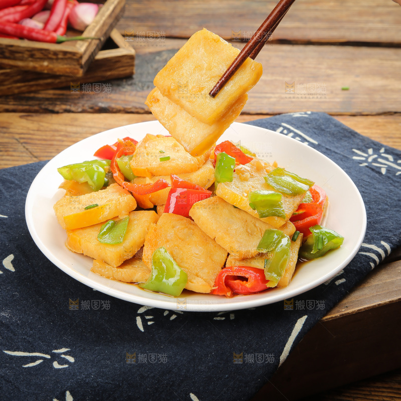 木底上的香煎豆腐