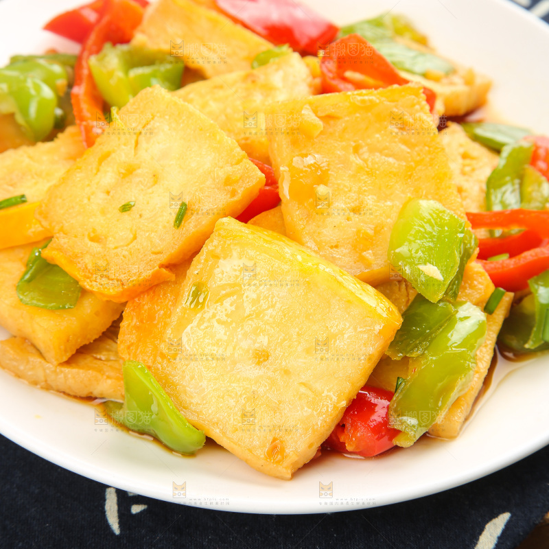 木底上的香煎豆腐