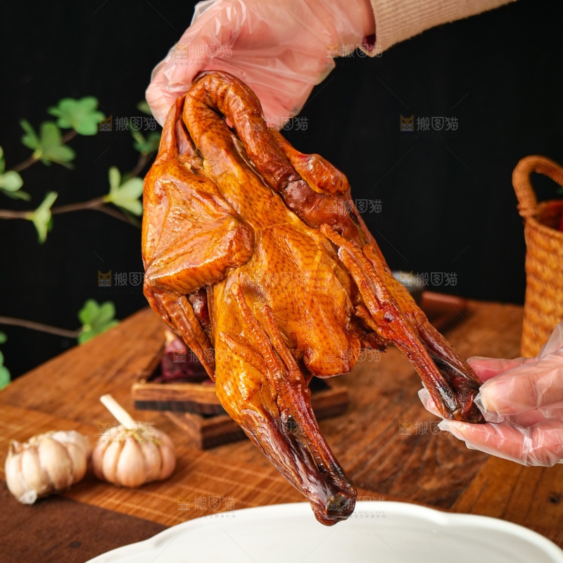 深底上的酱鸡