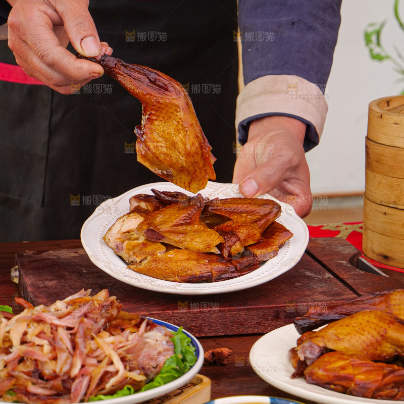 深底上的酱鸡