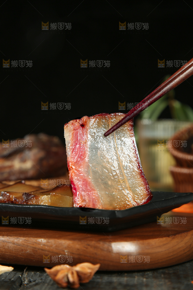 深底上的腊肉