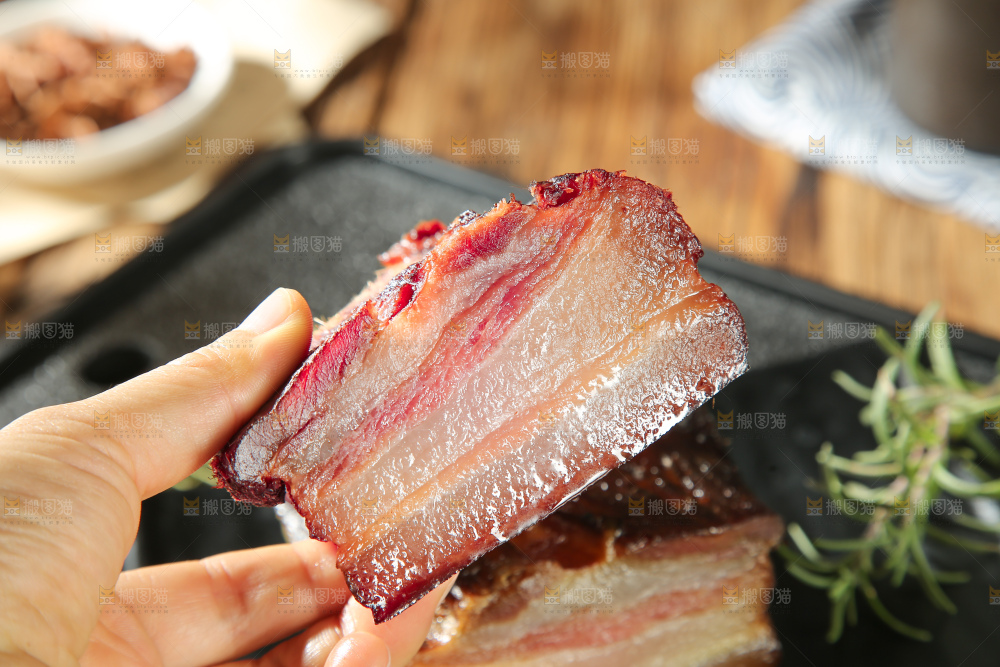 深底上的腊肉